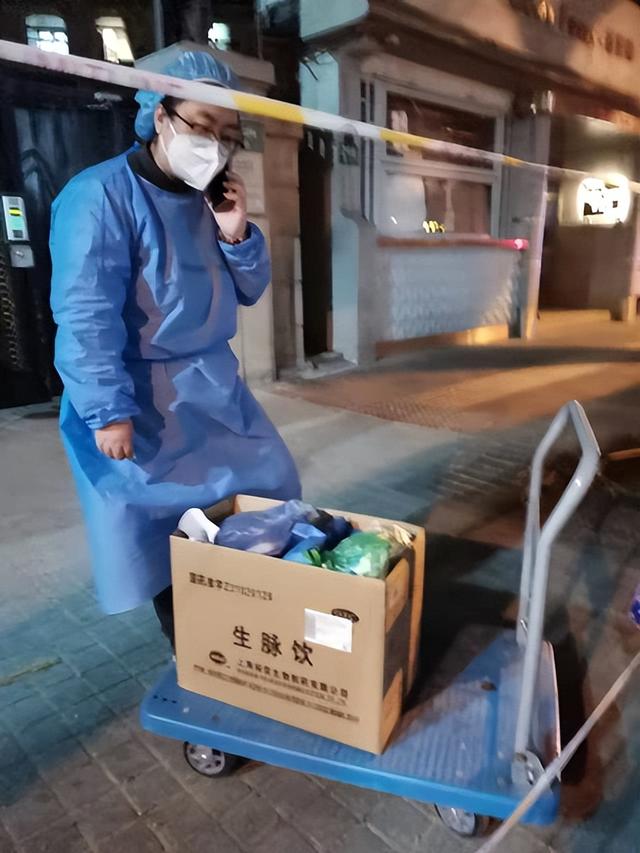 6611名獨(dú)居老人的暖心服務(wù)不打烊！來看看徐匯各街鎮(zhèn)怎么做的（徐匯區(qū)街道老人服務(wù)）"