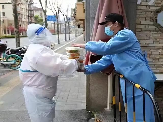 6611名獨(dú)居老人的暖心服務(wù)不打烊！來看看徐匯各街鎮(zhèn)怎么做的（徐匯區(qū)街道老人服務(wù)）"
