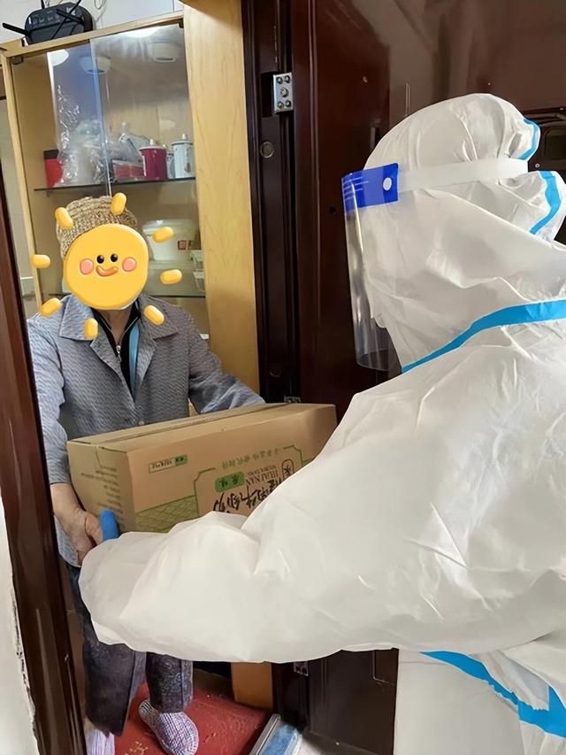 6611名獨(dú)居老人的暖心服務(wù)不打烊！來看看徐匯各街鎮(zhèn)怎么做的（徐匯區(qū)街道老人服務(wù)）"