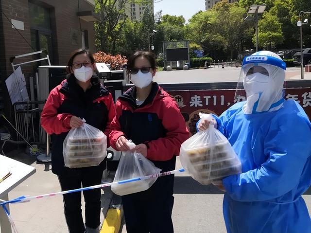 6611名獨(dú)居老人的暖心服務(wù)不打烊！來看看徐匯各街鎮(zhèn)怎么做的（徐匯區(qū)街道老人服務(wù)）"