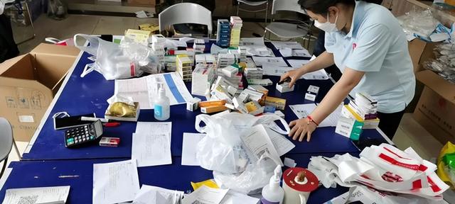 6611名獨(dú)居老人的暖心服務(wù)不打烊！來看看徐匯各街鎮(zhèn)怎么做的（徐匯區(qū)街道老人服務(wù)）"