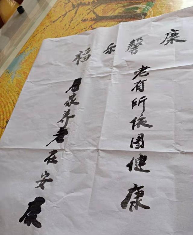 “理發小分隊”化解急難事兒，居家養老上門服務逐步恢復（為行動不便老人上門理發）