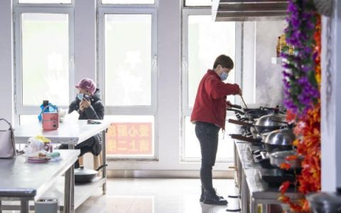 醫院旁的共享廚房，“用愛發電”能堅持多久？（在醫院旁邊開共享廚房）