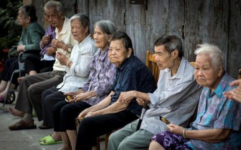 家庭養老的操作方式(居家養老落地方案)收藏（居家養老服務操作方案）