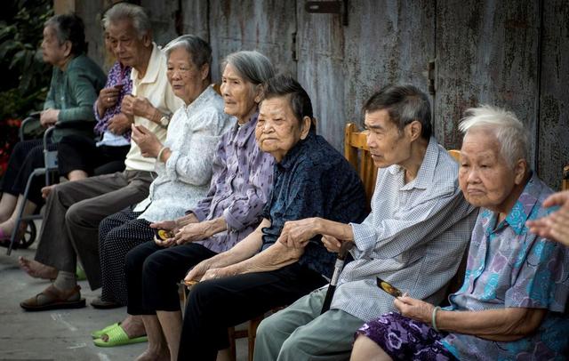家庭養老的操作方式(居家養老落地方案)收藏（居家養老服務操作方案）