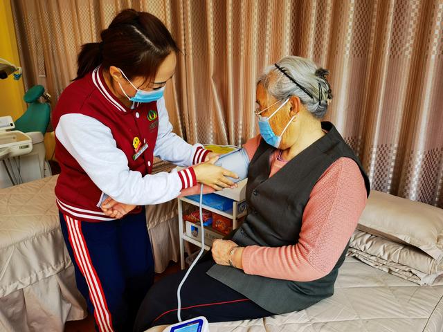 財源街道更新社區：升級居家養老服務（依托居家社區養老服務網絡,西海岸新區還將居家社）