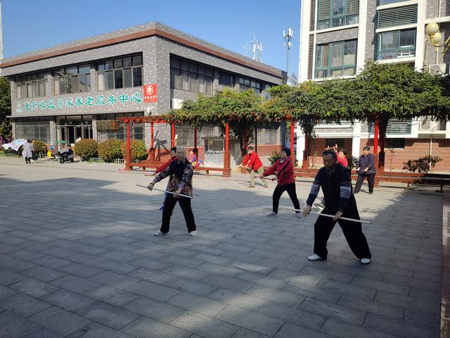 財源街道更新社區：升級居家養老服務（依托居家社區養老服務網絡,西海岸新區還將居家社）