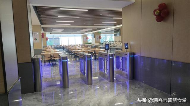 對接國家政務(wù)平臺，智慧食堂“數(shù)字哨兵”秒查秒過，布局精準(zhǔn)防疫